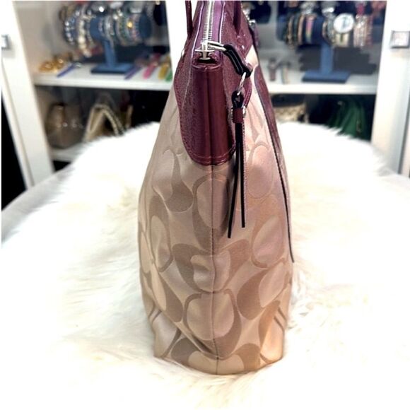 Coach Shoulder Tote Handbag Berry Leather & Khaki Large LIKE NEW! - Picture 4 of 8